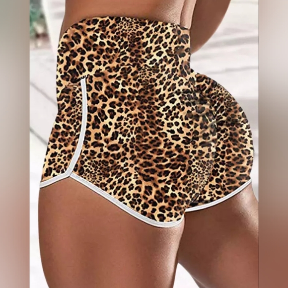 Leopard activewear shorts - Picture 1 of 3